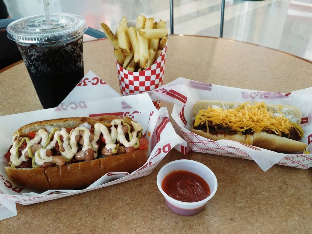 DC-3 Hot Dog Joint | restaurant | 1 Saarinen Cir, Dulles, VA 20166, USA | 7036610425 OR +1 703-661-0425
