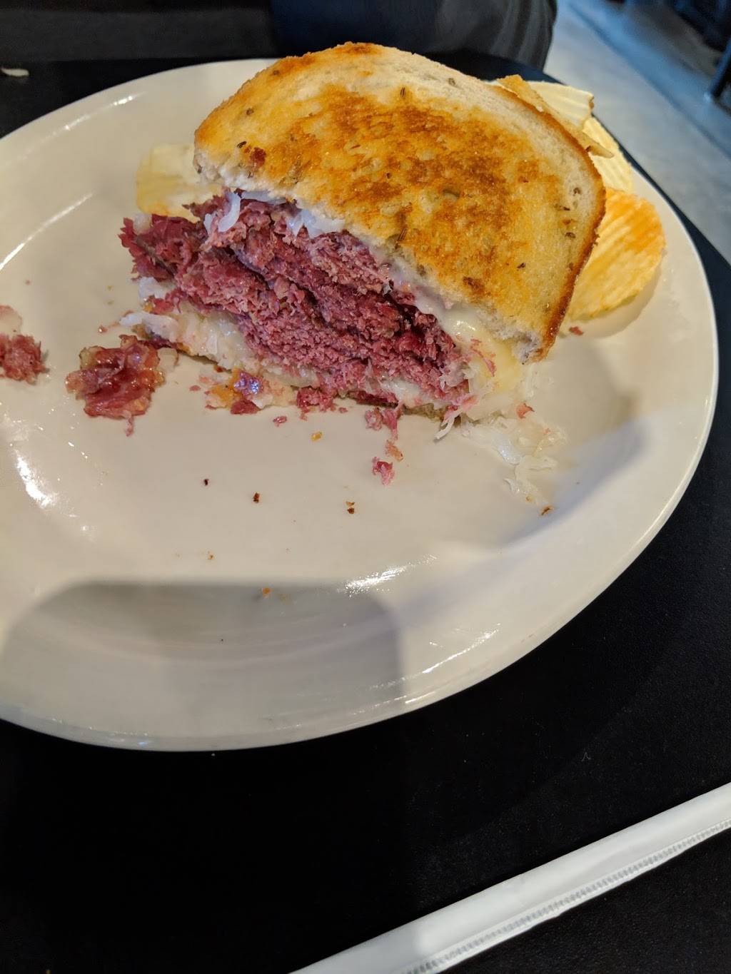 Goldies Deli & Restaurant | restaurant | 13359 Pearl Rd, Cleveland, OH 44136, USA | 4405728700 OR +1 440-572-8700