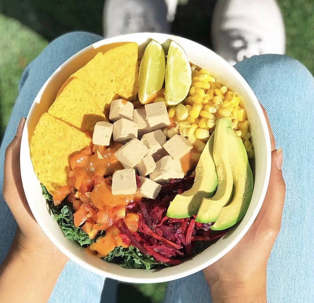 Freshii | restaurant | 2709 University Dr, Auburn Hills, MI 48326, USA | 2489757891 OR +1 248-975-7891