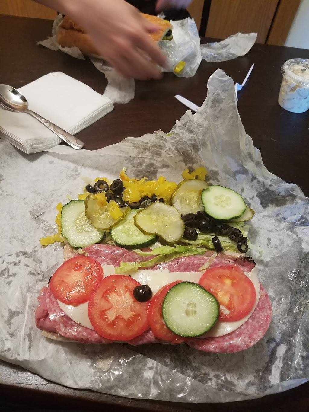 Madison Street Subs | restaurant | 116 Madison St, Walworth, WI 53184, USA | 2623944111 OR +1 262-394-4111