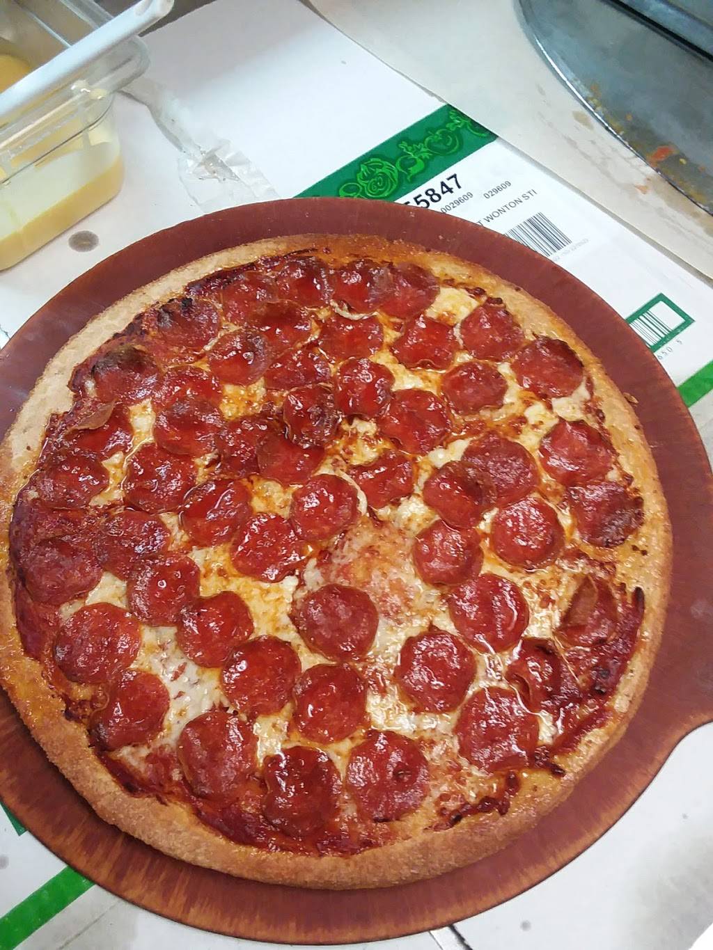 Pizza Hut | meal takeaway | 929 Smithville Hwy, McMinnville, TN 37110, USA | 9314731529 OR +1 931-473-1529