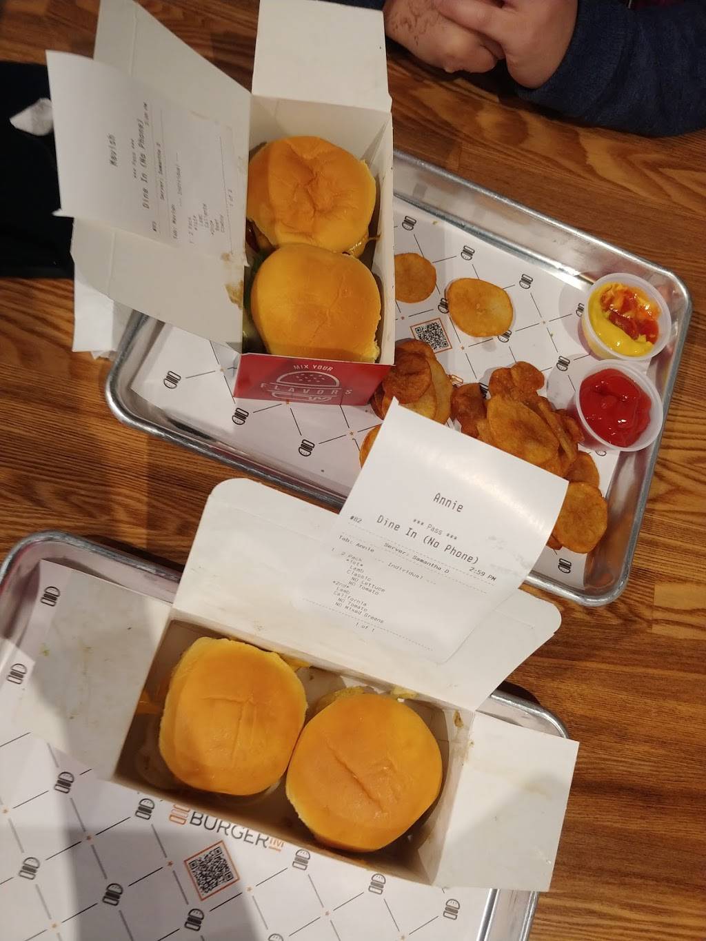 BurgerIm | restaurant | 22855 Brambleton Plaza, Brambleton, VA 20148, USA | 7033278505 OR +1 703-327-8505