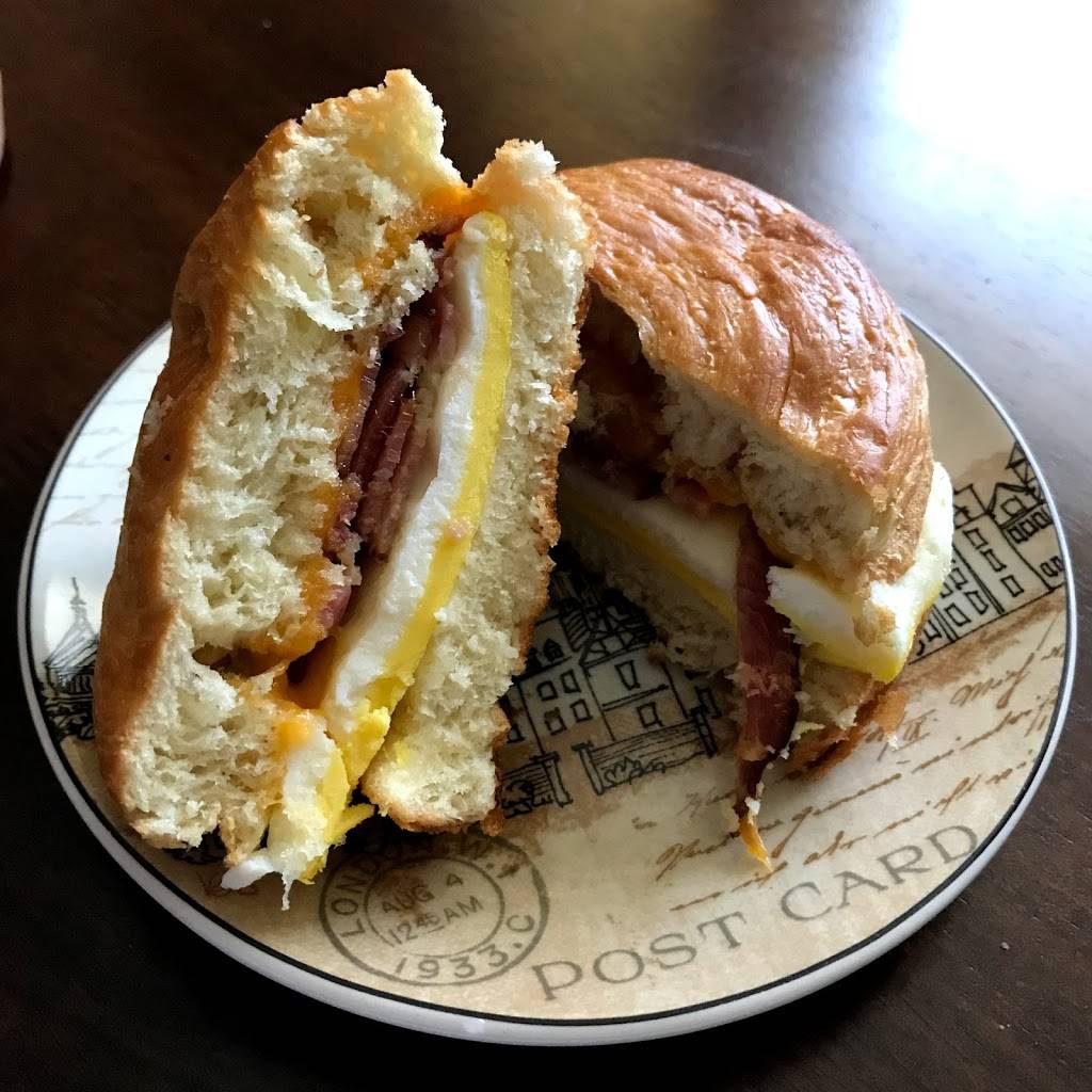 Starbucks | cafe | 10112 NE Halsey St, Portland, OR 97220, USA | 5032512164 OR +1 503-251-2164