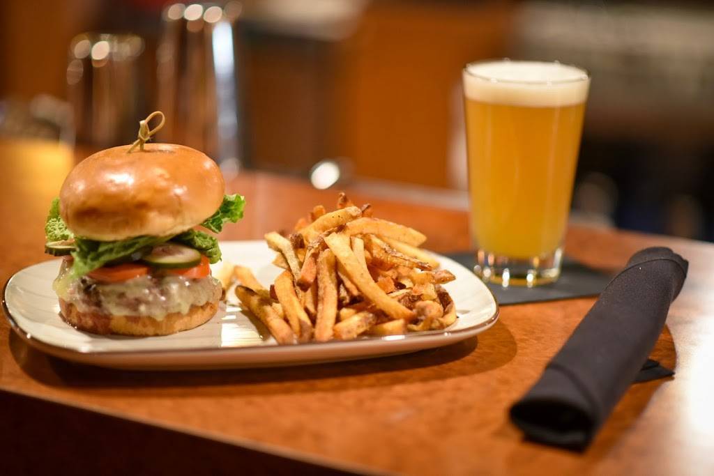 Iron Duck Restaurant | restaurant | 2525 Velp Ave, Green Bay, WI 54303, USA | 9204349511 OR +1 920-434-9511