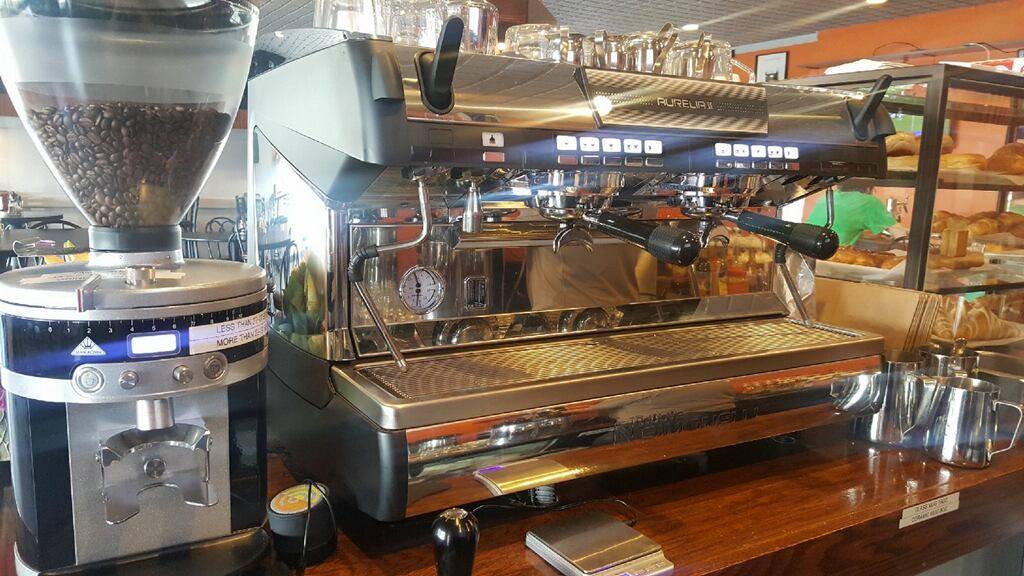 Arora Grill and Cafe | restaurant | 2002 3rd Ave, Huntington, WV 25703, USA | 6813783459 OR +1 681-378-3459