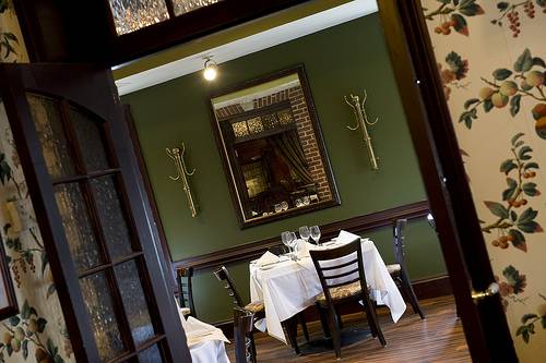 Cafe De Paris | restaurant | 1203, 97, Willard St, Quincy, MA 02169, USA | 6174729311 OR +1 617-472-9311