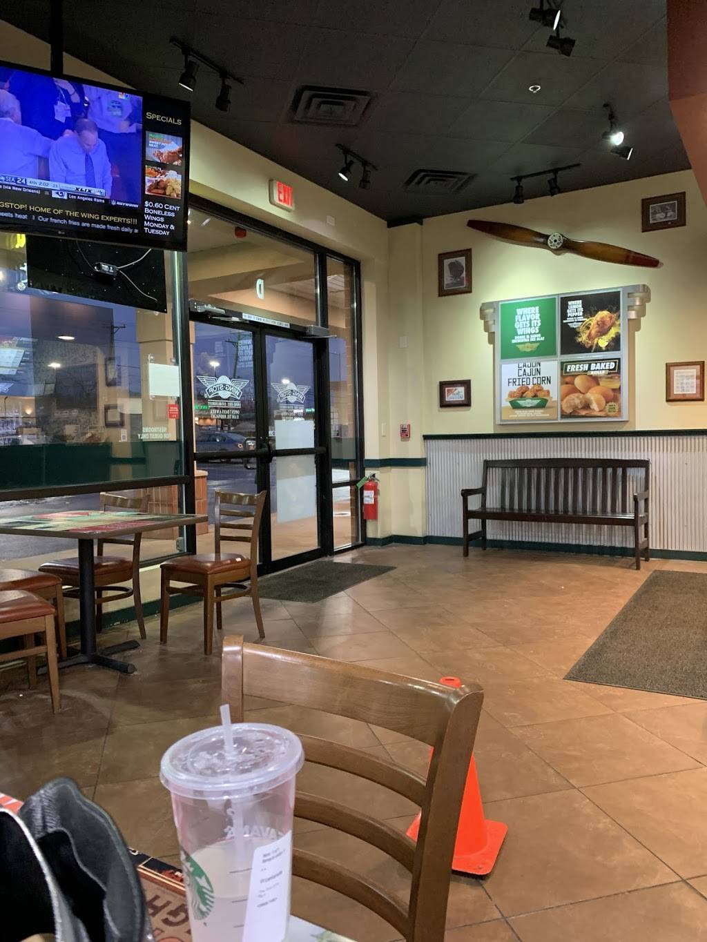 Wingstop | restaurant | 1261 N Lake St, Aurora, IL 60506, USA | 6308449464 OR +1 630-844-9464