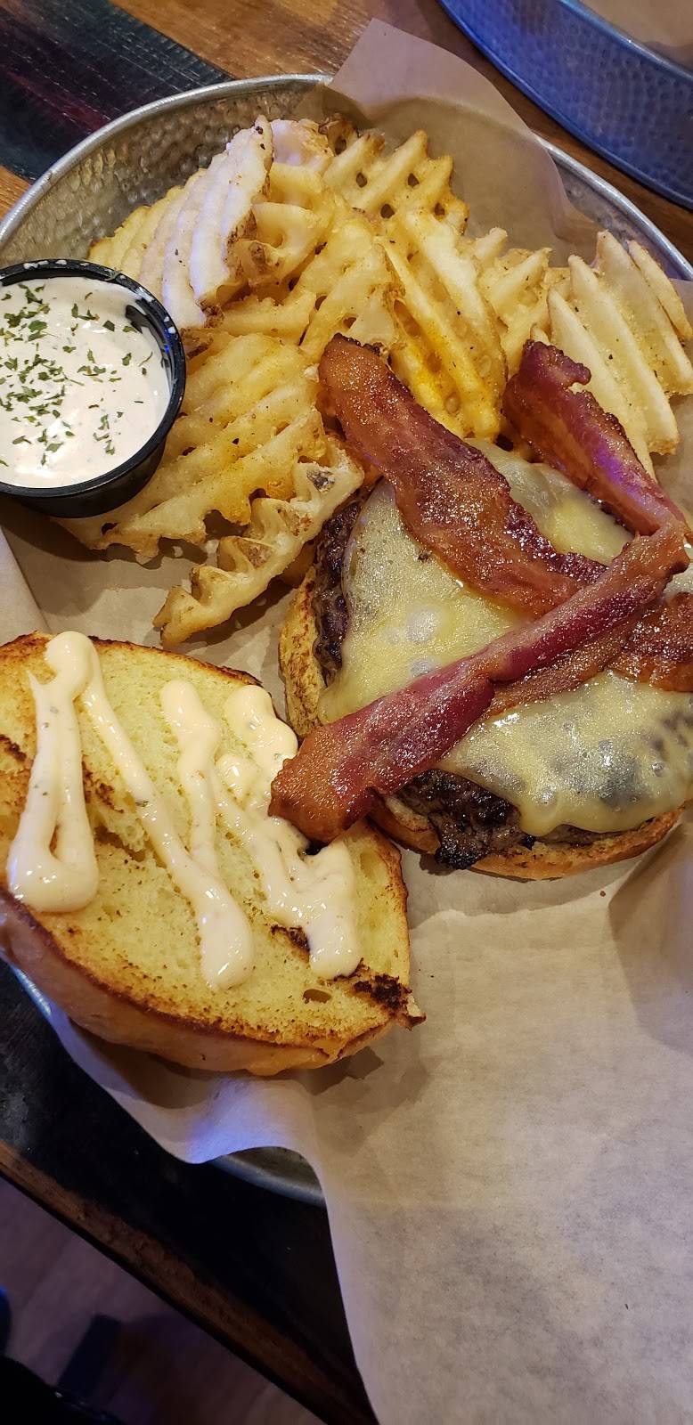 Hudson Tap | restaurant | 417 2nd St, Hudson, WI 54016, USA | 7158080317 OR +1 715-808-0317