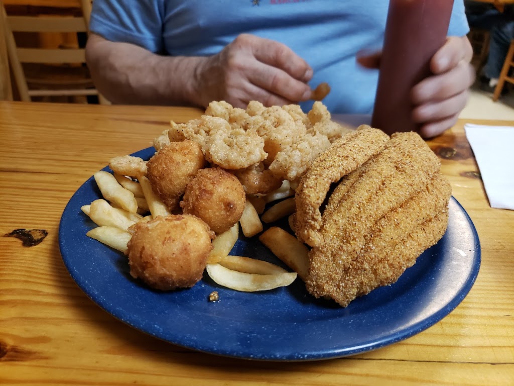 Davids Catfish House | restaurant | 5129 Dogwood Dr, Milton, FL 32570, USA | 8506261500 OR +1 850-626-1500