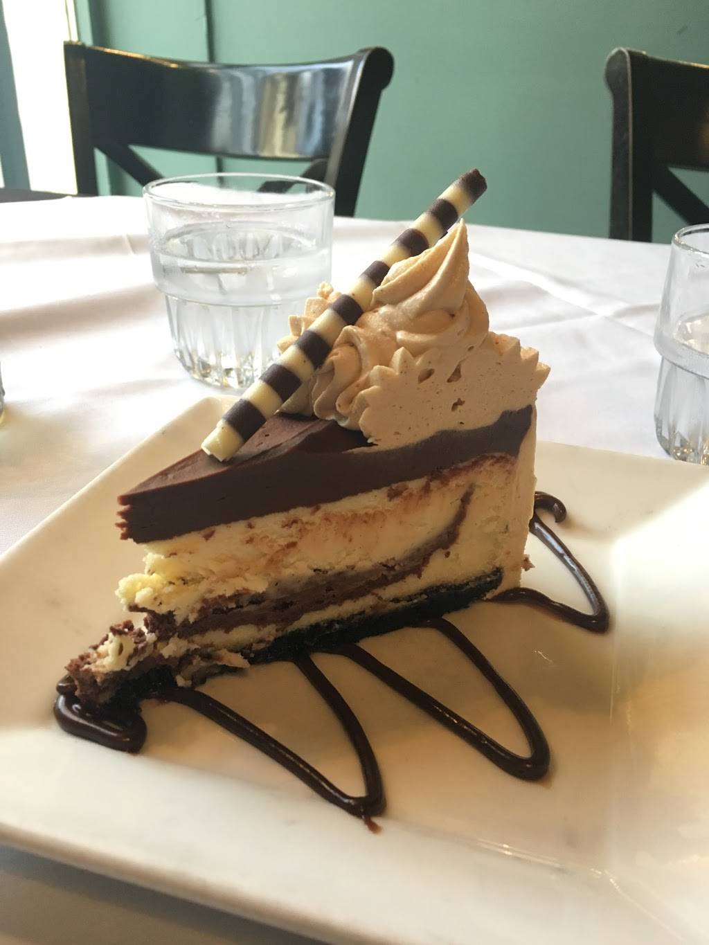 Buckleys Restaurant & Bar | restaurant | 3908, 801 N Cass St, Milwaukee, WI 53202, USA | 4142771111 OR +1 414-277-1111