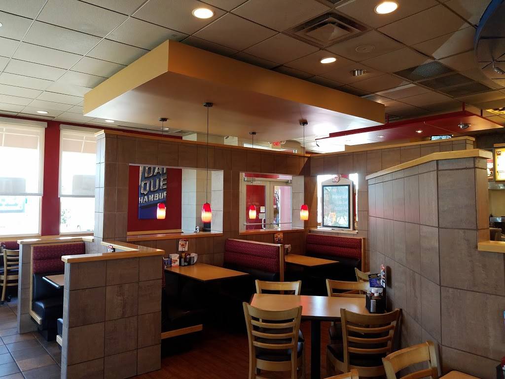 Dairy Queen Grill & Chill | restaurant | 10605 Pendleton Pike, Indianapolis, IN 46236, USA | 3178263737 OR +1 317-826-3737
