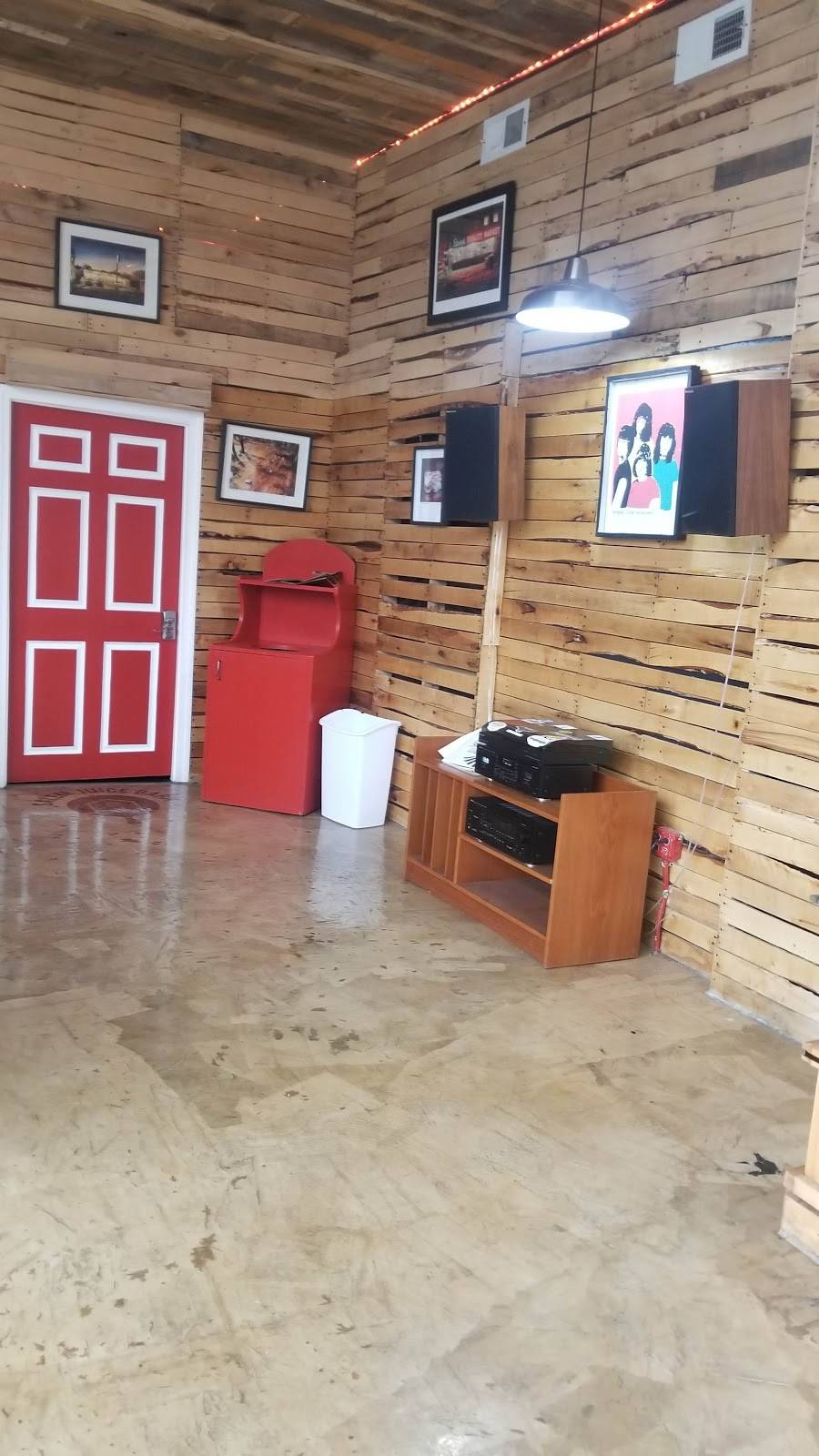 Poboys and Pies | restaurant | 101 Lafayette St, Salem, MA 01970, USA | 9782242922 OR +1 978-224-2922