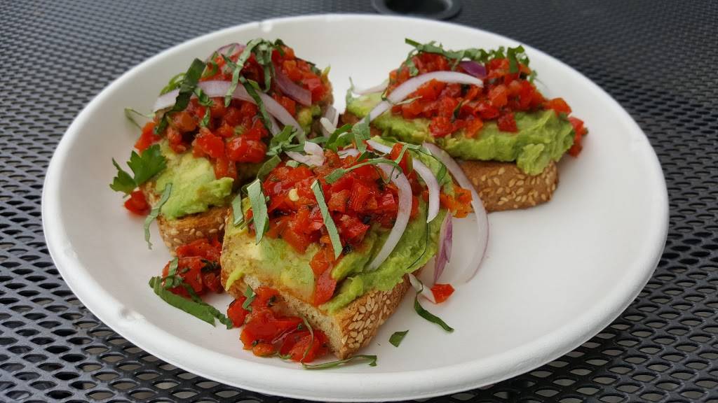 Left Coast | restaurant | 2878 N Lincoln Ave, Chicago, IL 60657, USA | 7738805338 OR +1 773-880-5338