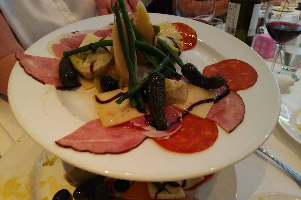 Restaurant Rosa Bella | restaurant | 1515 Place de lHôtel de Ville, Saint-Bruno-de-Montarville, QC J3V 1Y8, Canada | 4504610142 OR +1 450-461-0142