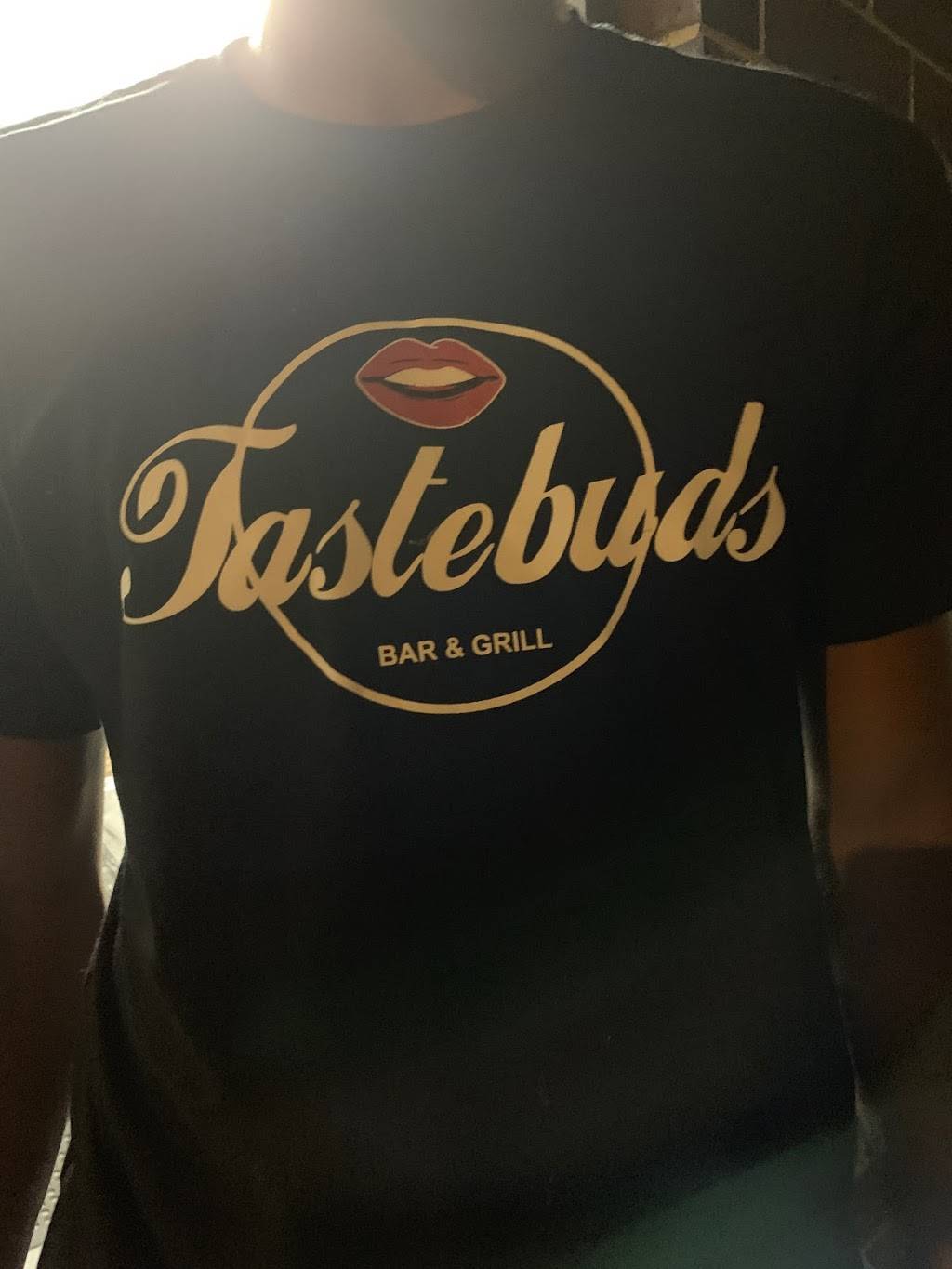 Tastebuds Bar & Grill | restaurant | 7300 N Western Ave, Chicago, IL 60645, USA | 7732937567 OR +1 773-293-7567
