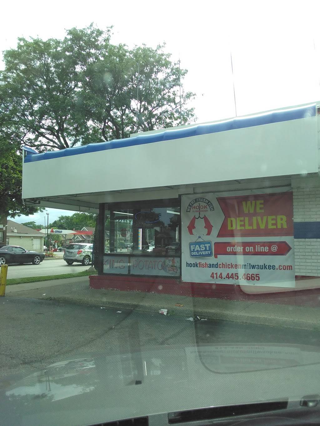 Hook Fish & Chicken | restaurant | 2604 W Capitol Dr, Milwaukee, WI 53206, USA | 4144454665 OR +1 414-445-4665
