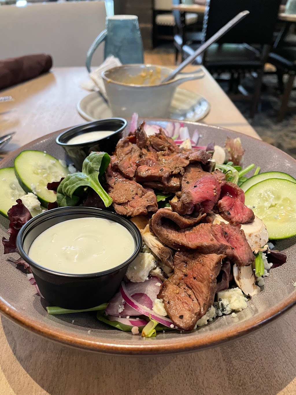 Chisholms American Beef & Ale House | restaurant | 2098 S Airport Rd, Wichita, KS 67209, USA | 3169451966 OR +1 316-945-1966