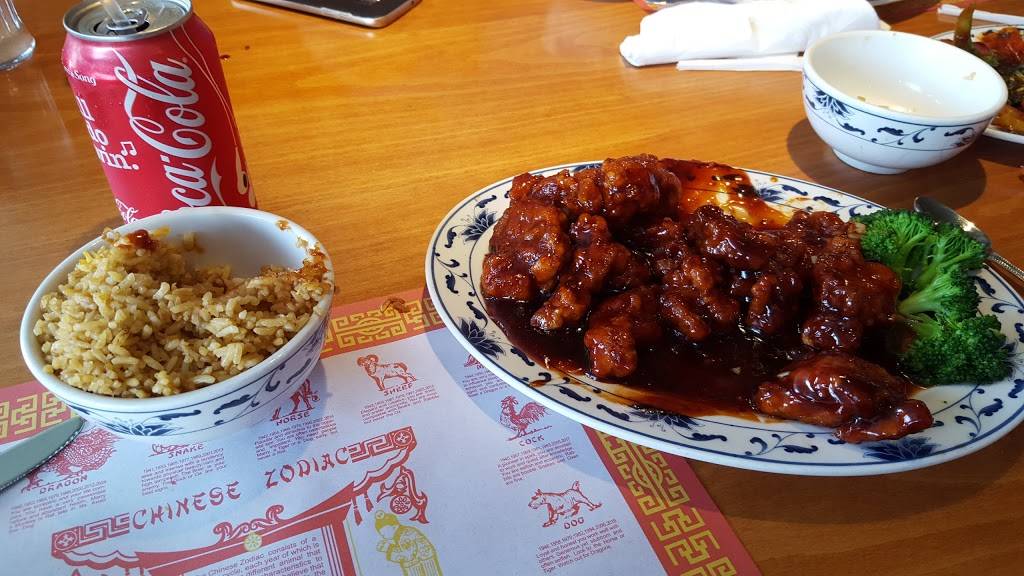 Young Chow Cafe Chinese and Thai Restaurant | restaurant | 6715 Lea Berry Way, Haymarket, VA 20169, USA | 7037532863 OR +1 703-753-2863