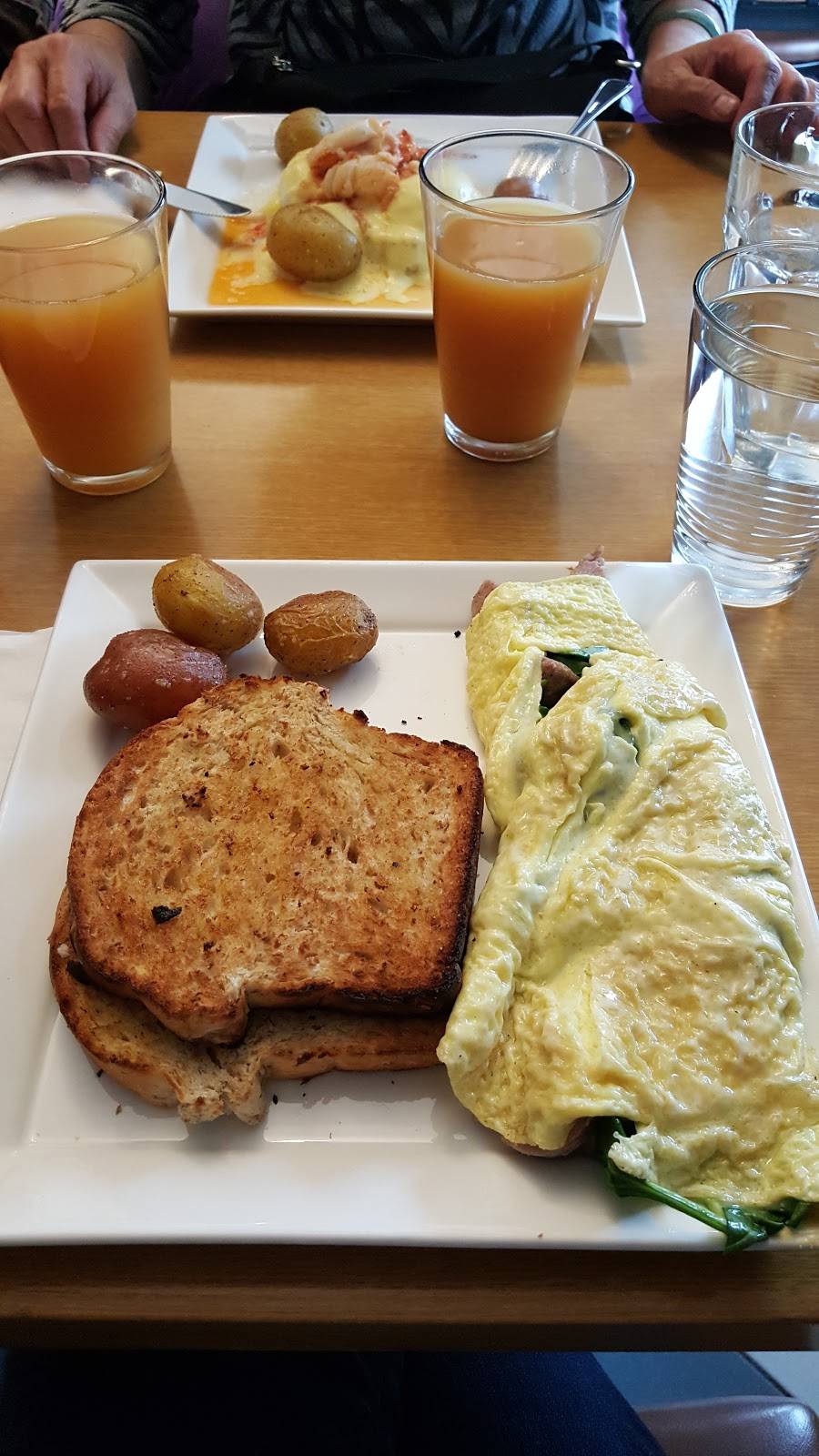 The Bleu Turtle | restaurant | 215 St Paul St W, St. Catharines, ON L2S 2E1, Canada | 2896906442 OR +1 289-690-6442