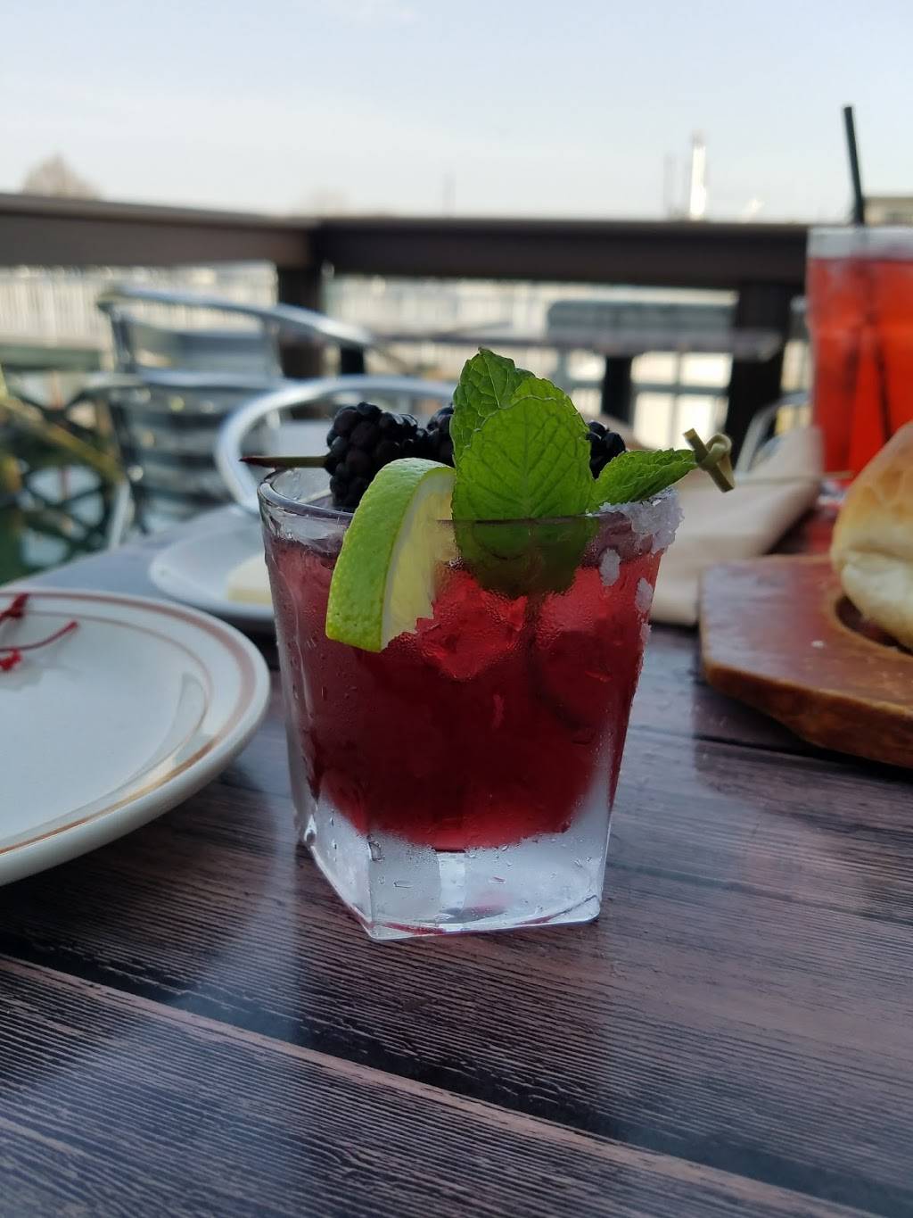 River House Grille | restaurant | 195 Woodcleft Ave, Freeport, NY 11520, USA | 5166085226 OR +1 516-608-5226