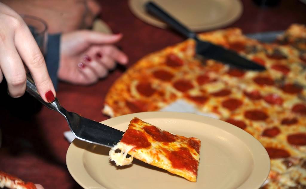 Monkey In the Middle Pizza @ Action City | restaurant | 2402 Lorch Ave, Eau Claire, WI 54701, USA | 8006849978 OR +1 800-684-9978