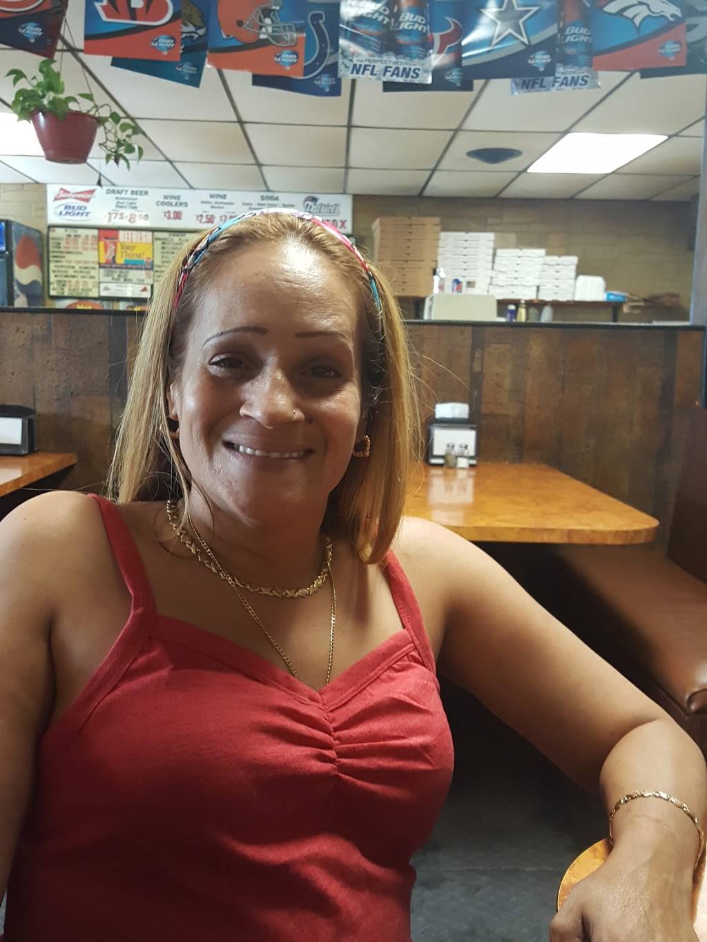 C and T Pizza | restaurant | 982 Chicopee St, Chicopee, MA 01013, USA | 4135340736 OR +1 413-534-0736