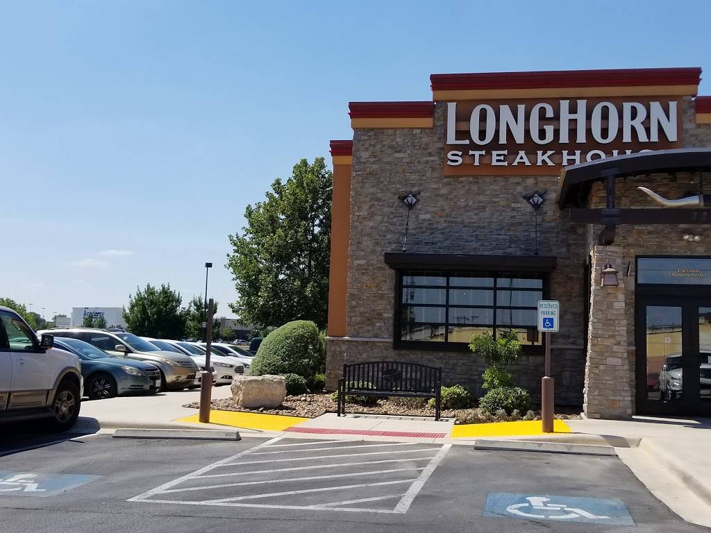 LongHorn Steakhouse | meal takeaway | 7833 Interstate 35 Access Rd, San Antonio, TX 78224, USA | 2109242487 OR +1 210-924-2487