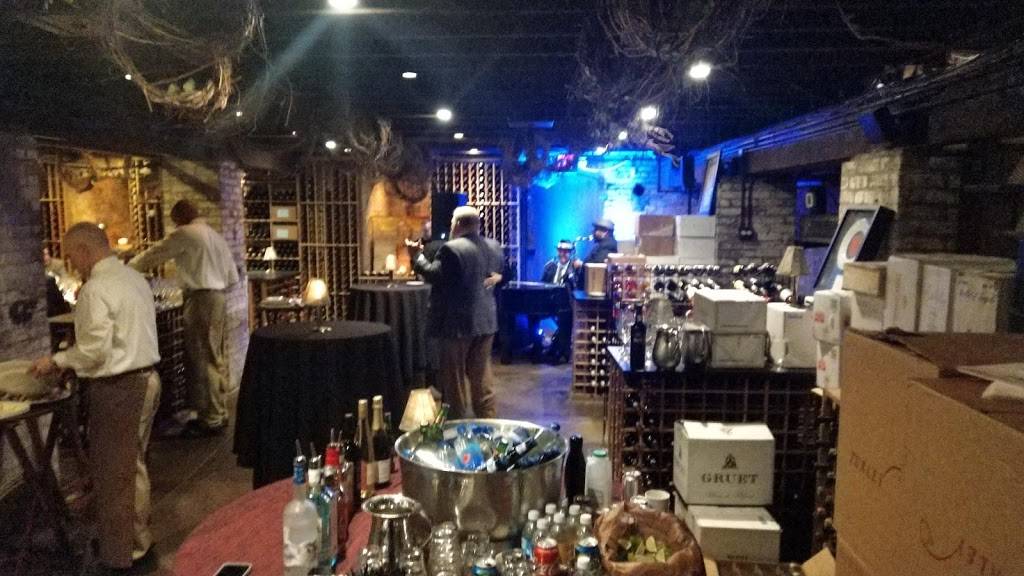 The Vault | restaurant | 314 E Commerce St, San Antonio, TX 78205, USA | 2102248484 OR +1 210-224-8484