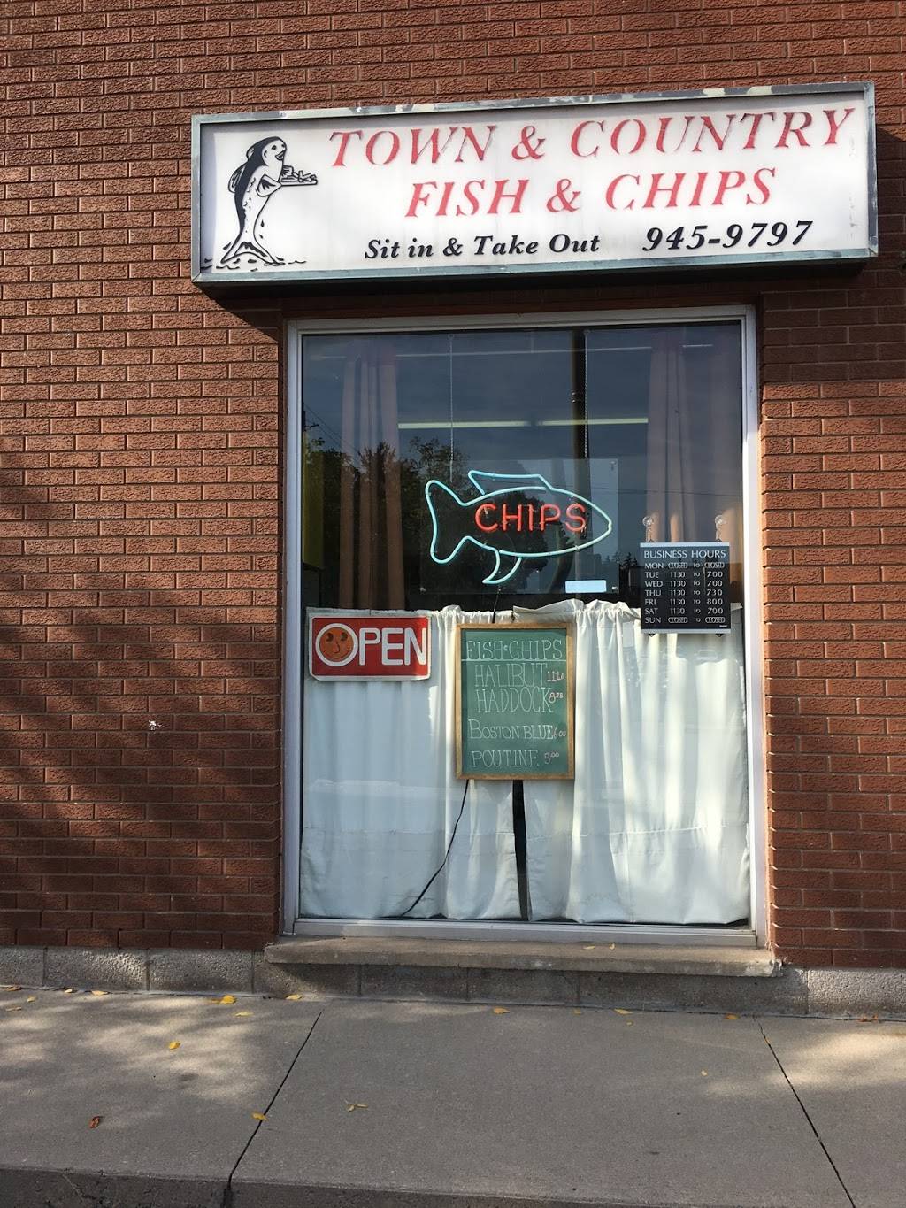 Town & Country Fish & Chips Restaurant | restaurant | 33 Elm St, Grimsby, ON L3M 3G5, Canada | 9059459797 OR +1 905-945-9797