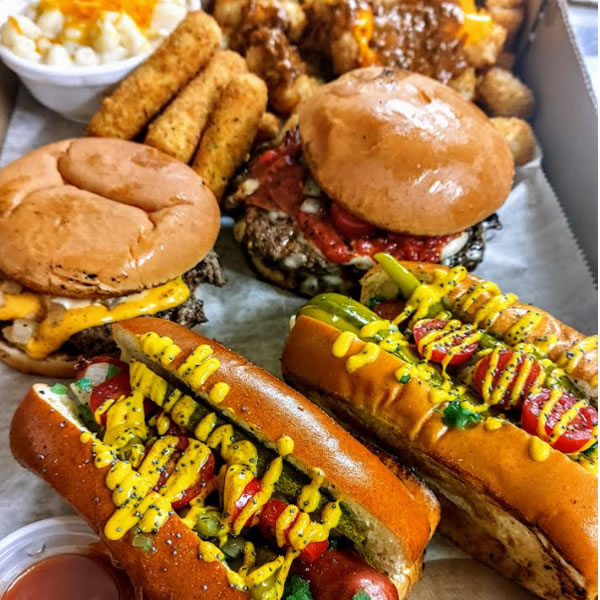 Dustys Dogz | restaurant | 416 N State St, St Ignace, MI 49781, USA | 2312683293 OR +1 231-268-3293