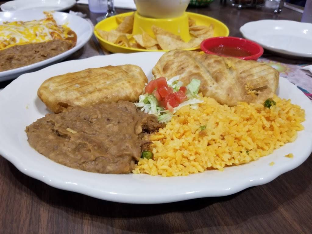 Mexican Village | restaurant | 3161 S 92nd St, Milwaukee, WI 53227, USA | 4148978008 OR +1 414-897-8008