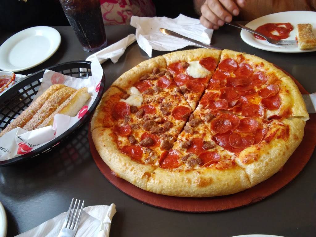 Pizza Hut | meal takeaway | 2485 S Main St, Harrisonburg, VA 22801, USA | 5404331821 OR +1 540-433-1821