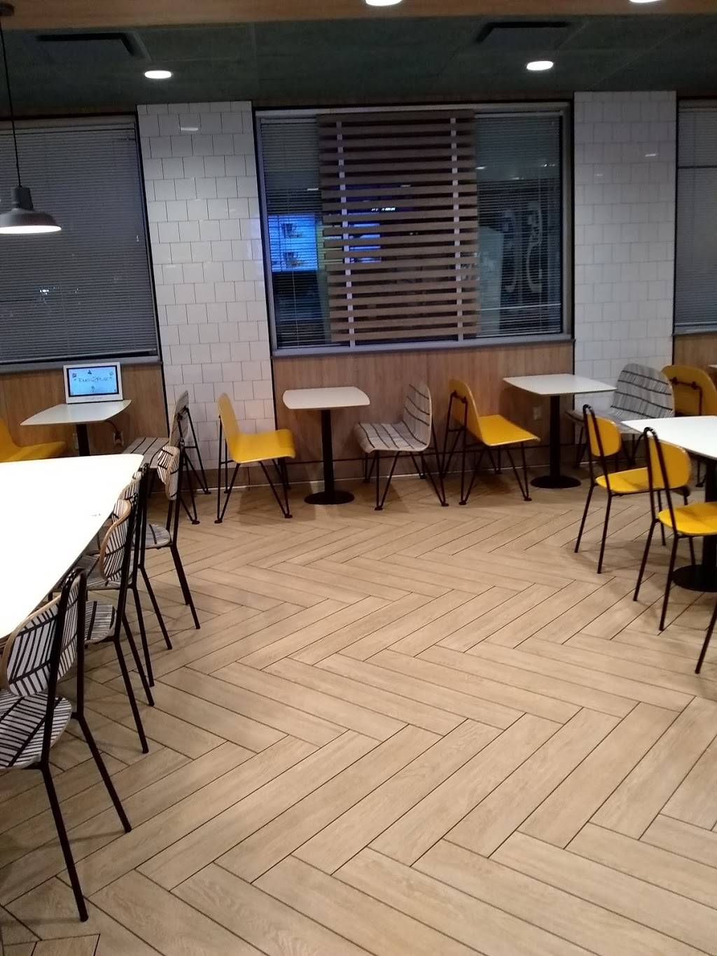 McDonalds | cafe | 707 Montgomery Hwy, Vestavia Hills, AL 35216, USA | 2059791132 OR +1 205-979-1132