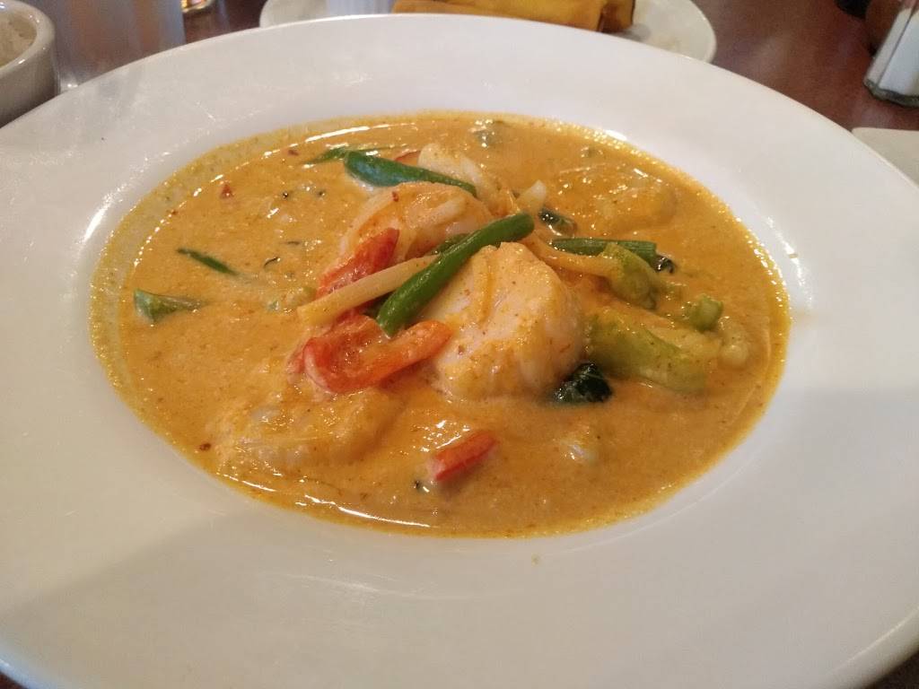 Kin Khao Thai and Sushi | restaurant | 607 E Lincolnway, Valparaiso, IN 46383, USA | 2192998268 OR +1 219-299-8268