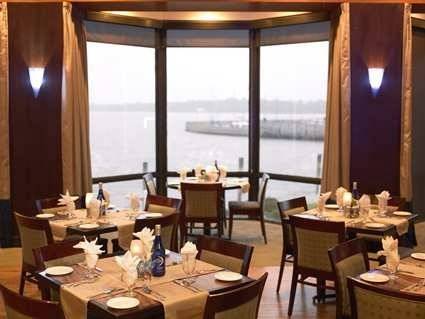 Luna Restaurant | restaurant | 3000 NASA Road 1, Houston, TX 77058, USA | 8328640035 OR +1 832-864-0035