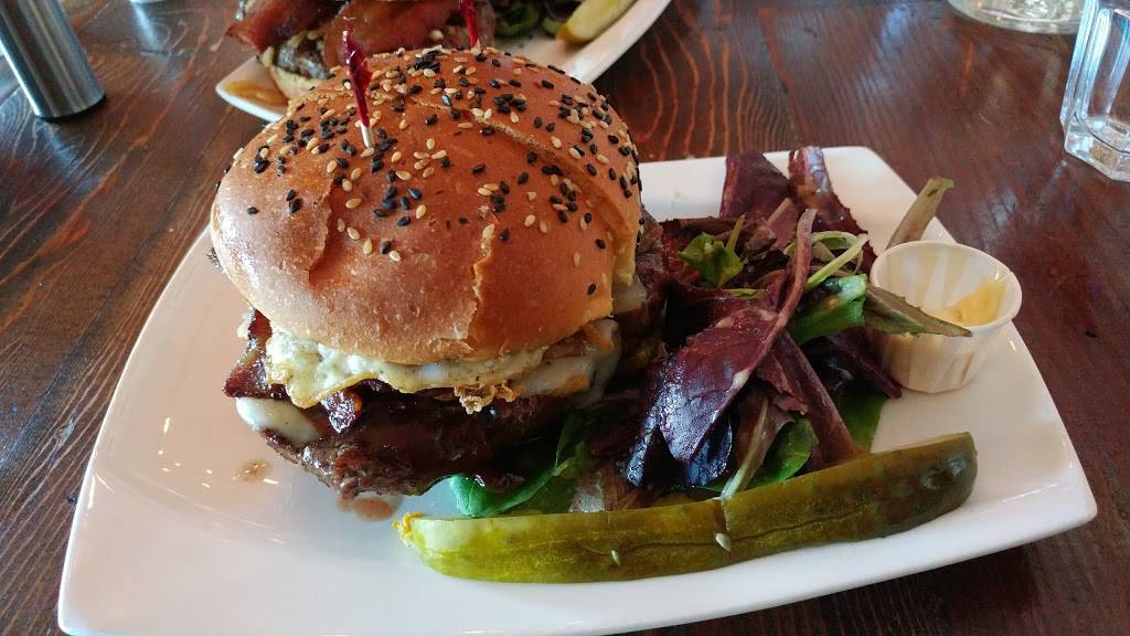 Monas Burgers & Shakes | restaurant | 785 Oak Grove Rd E4, Concord, CA 94518, USA | 9258496441 OR +1 925-849-6441