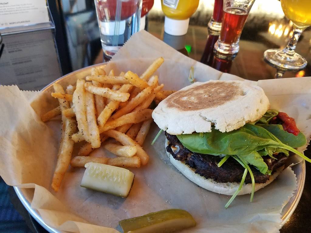 HopCat - Lincoln | restaurant | 601 P St, Lincoln, NE 68508, USA | 4029710700 OR +1 402-971-0700