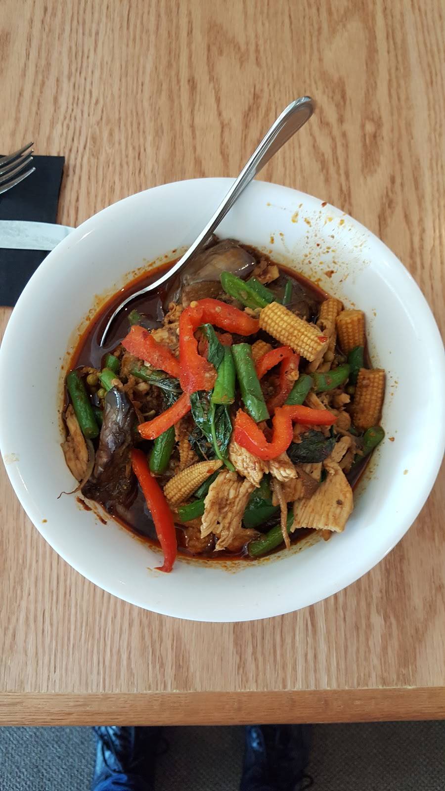 Finn Thai Restaurant & Bar | restaurant | 126 N Maple Ave, Purcellville, VA 20132, USA | 5407511300 OR +1 540-751-1300