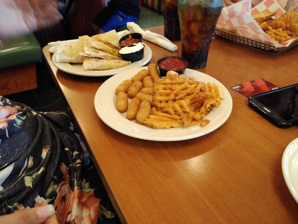 Friendlys | restaurant | 1 Harborside Dr Terminal A - Logan, Boston, MA 02128, USA | 6175616478 OR +1 617-561-6478