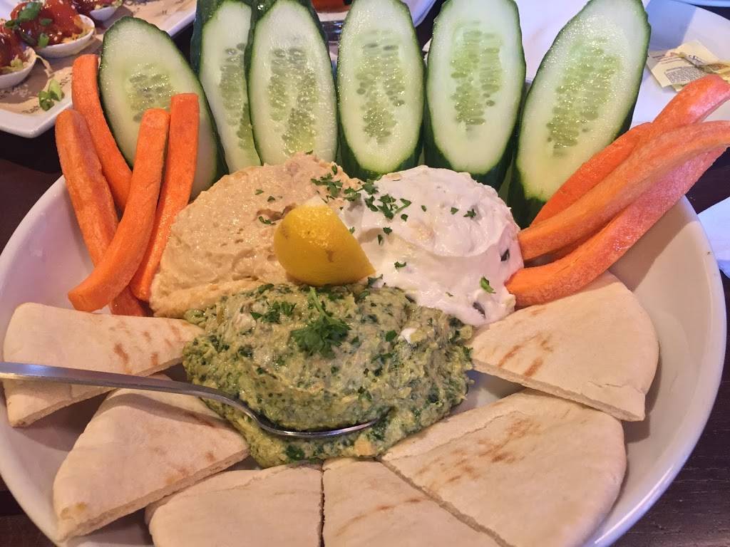 Bar Louie | night club | 118 Shawan Rd, Hunt Valley, MD 21030, USA | 4435412950 OR +1 443-541-2950