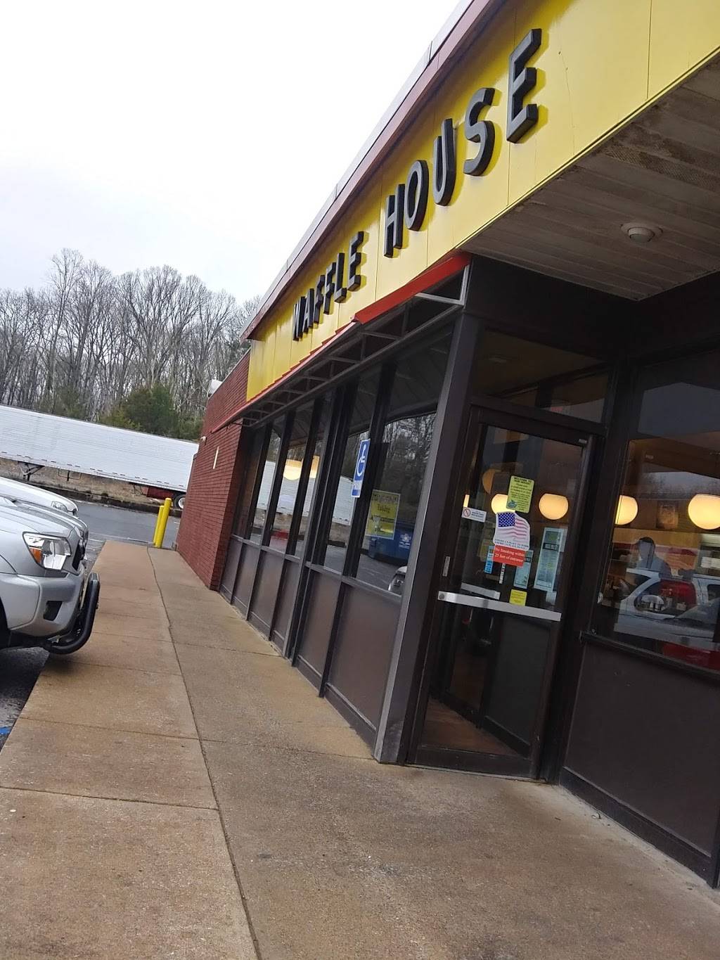 WAFFLE HOUSE | restaurant | 28 Birmingham Hwy, Chattanooga, TN 37419, USA | 4238214409 OR +1 423-821-4409
