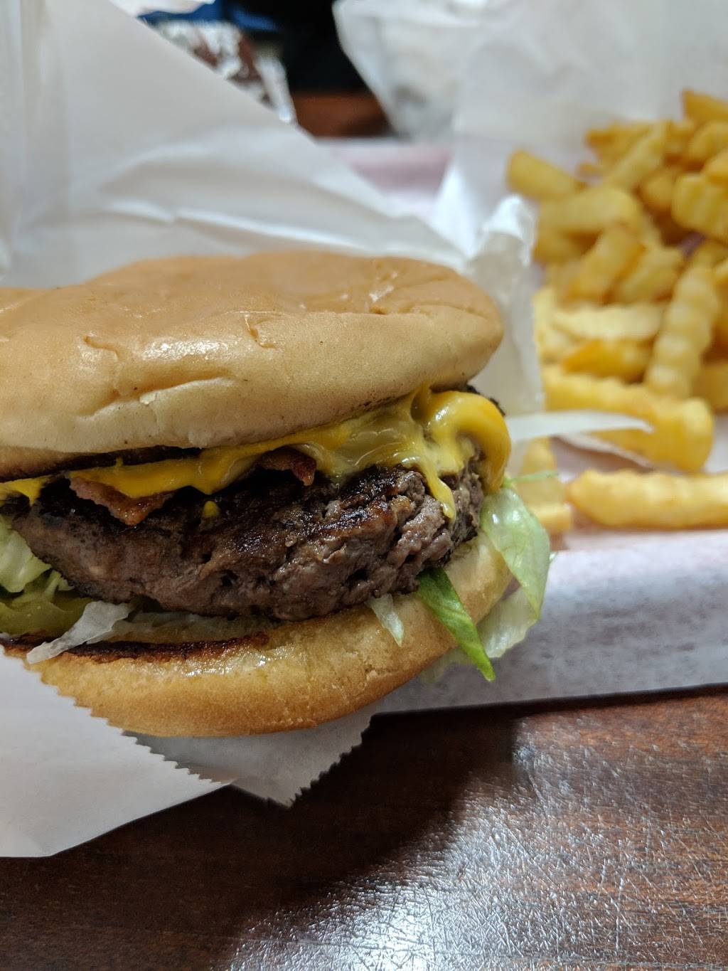 M & M Burger | restaurant | 210 Wayside Dr, Houston, TX 77011, USA | 7139217403 OR +1 713-921-7403