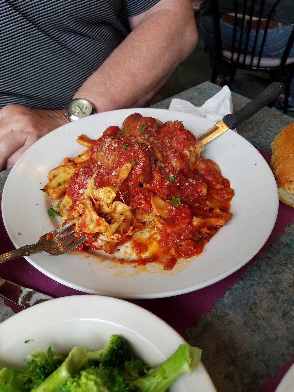 Aquinos Restaurant | restaurant | 910 Floyd Ave, Rome, NY 13440, USA | 3153377440 OR +1 315-337-7440