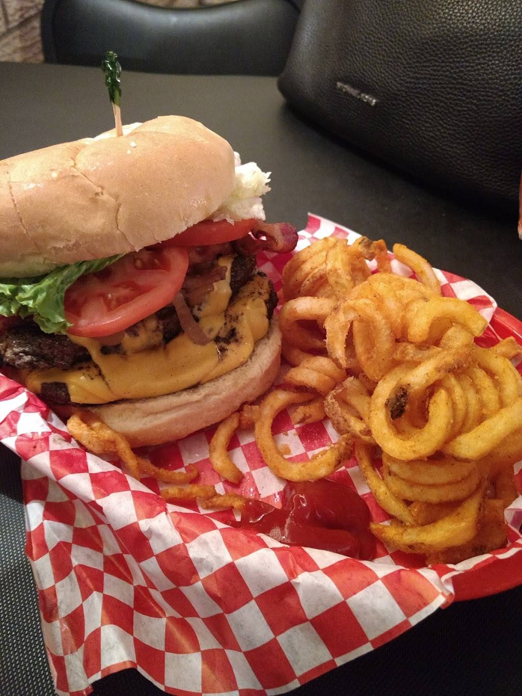 Rons Place | restaurant | 3301 52nd St, Kenosha, WI 53144, USA | 2626575907 OR +1 262-657-5907