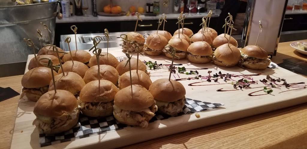 La Bettyse | restaurant | 4020 Rue de la Fougère, Saint-Bruno-de-Montarville, QC J3V 6K2, Canada | 4509861138 OR +1 450-986-1138