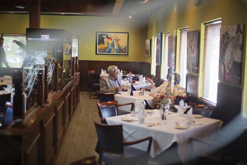 Zs Oyster Bar & Steakhouse | restaurant | 101 Whittington Pkwy, Louisville, KY 40222, USA | 5024298000 OR +1 502-429-8000