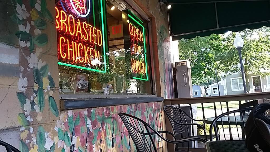 Village Pizza & BBQ | restaurant | 134 W Huron St, Milford, MI 48381, USA | 2486840171 OR +1 248-684-0171