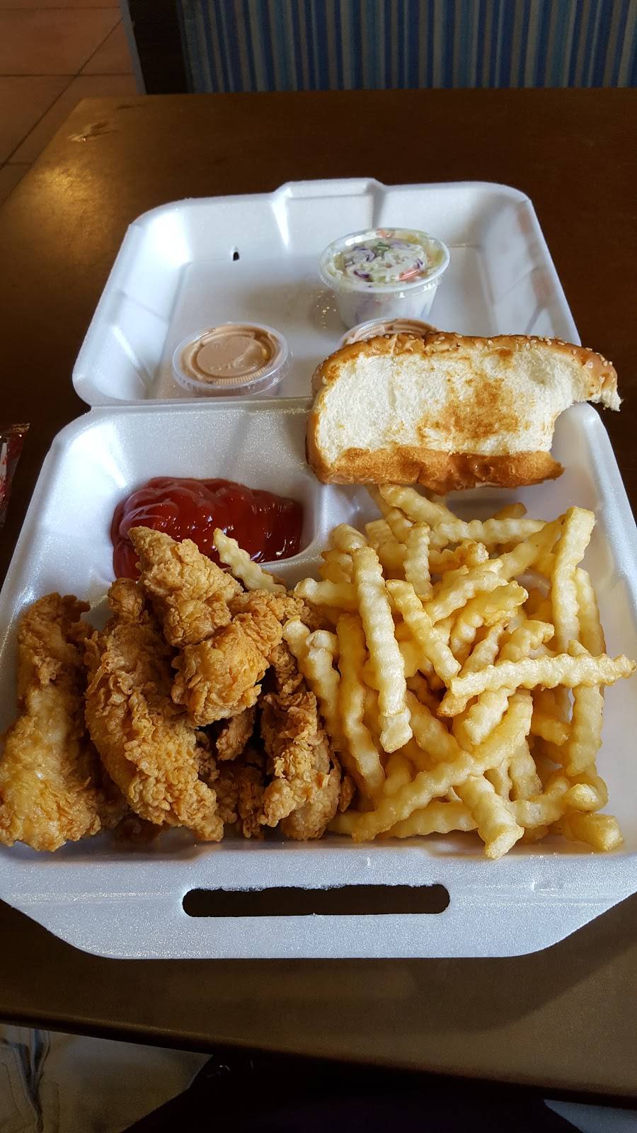 Raising Canes Chicken Fingers | meal takeaway | 1777 N Hwy 17, Mt Pleasant, SC 29464, USA | 8436062999 OR +1 843-606-2999