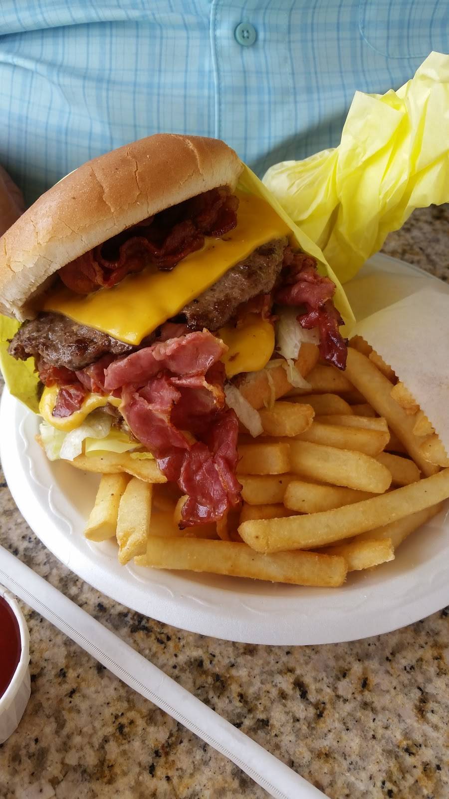 Toms Burgers | restaurant | 3566 E 1st St, Los Angeles, CA 90063, USA | 3232617536 OR +1 323-261-7536