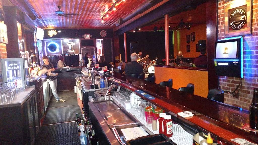 Fat Fish Pub | night club | 158 N Broad St, Galesburg, IL 61401, USA | 3092974386 OR +1 309-297-4386